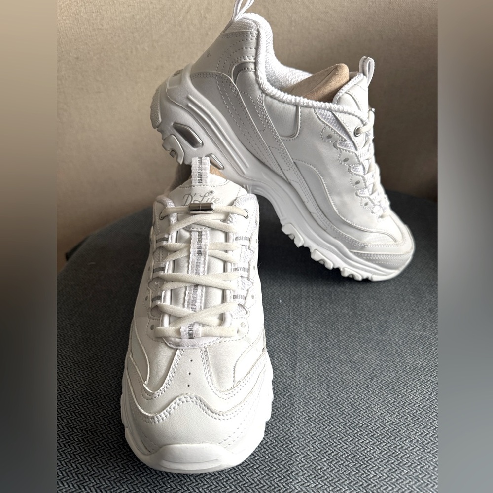 Skechers D'Lites White/Silver Trim